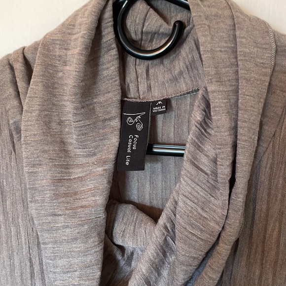 Focus Casual Life lagenlook cowl neck sleeveless pleated tunic - Picture 6 of 8